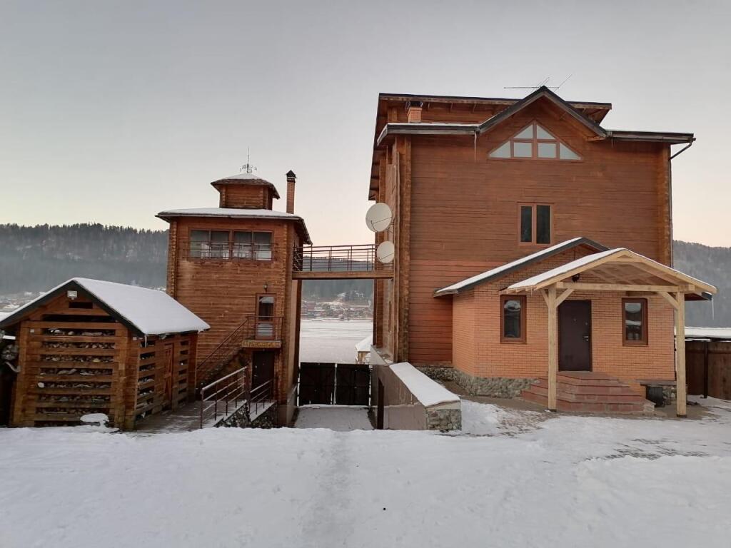 Dom Teletskiy - carbon neutral hotel in Iogach