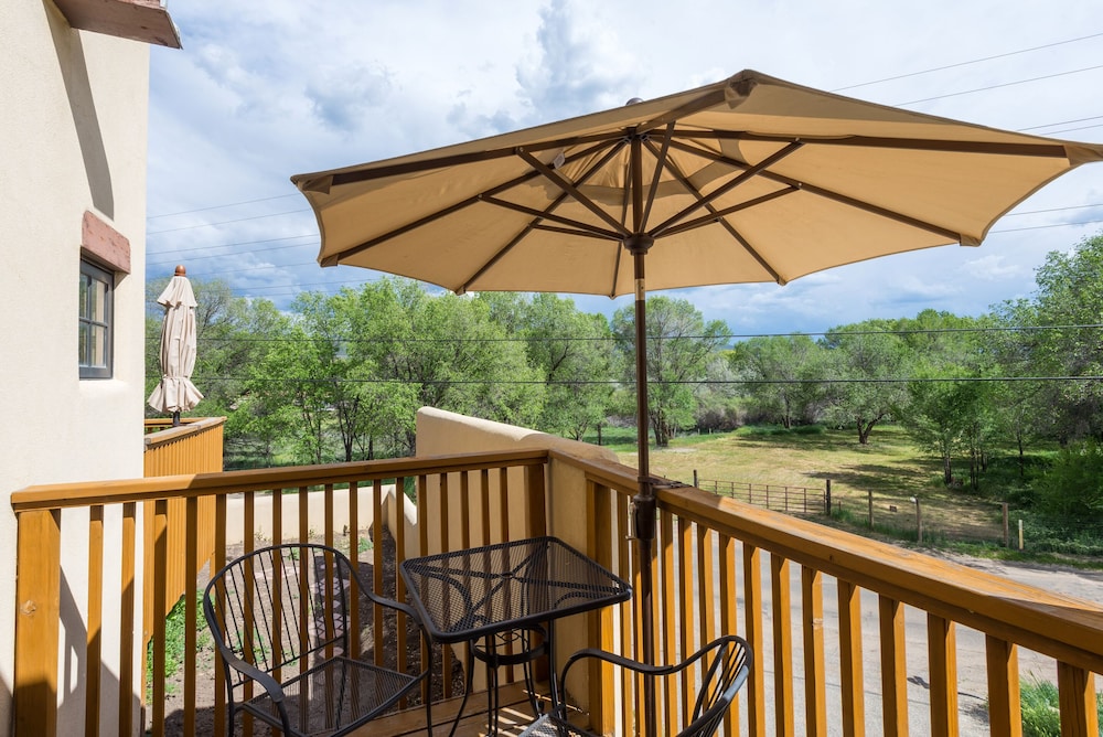 Inn on La Loma Plaza - photo 48