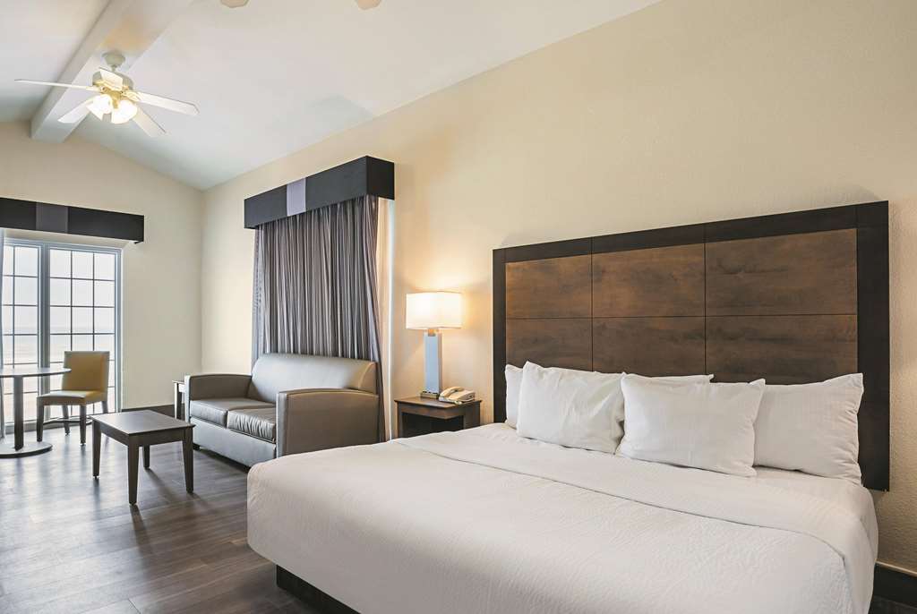 Wingate by Wyndham Galveston Beachfront at the Seawall - photo 34
