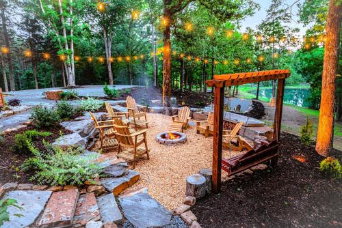 A frame Retreat On Private Pond — hotel in Oneonta
