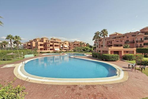 Comeback Noches de Blanco Saten in Motril, Spain