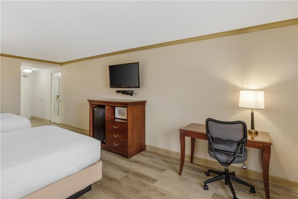 Best Western PLUS Morristown Inn Florham Park - photo 43