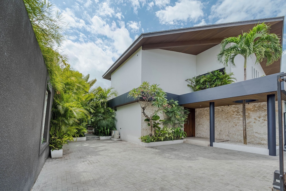 Villa Rosa by Pertama Management — 4-Star Luxury Hotel in Kerobokan, Indonesia
