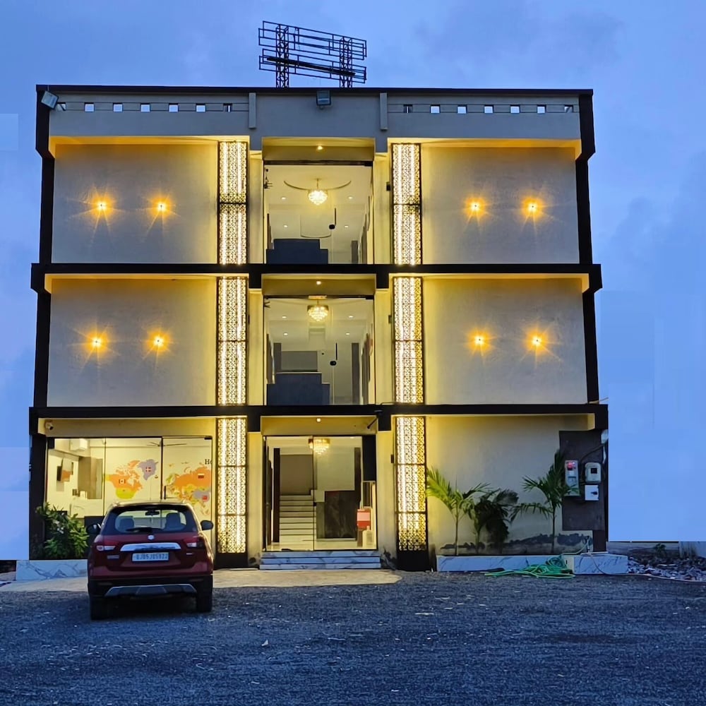 Hotel Fortune - last minute hotel in Surat