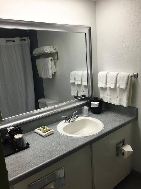 The Highlander Hotel - photo 17