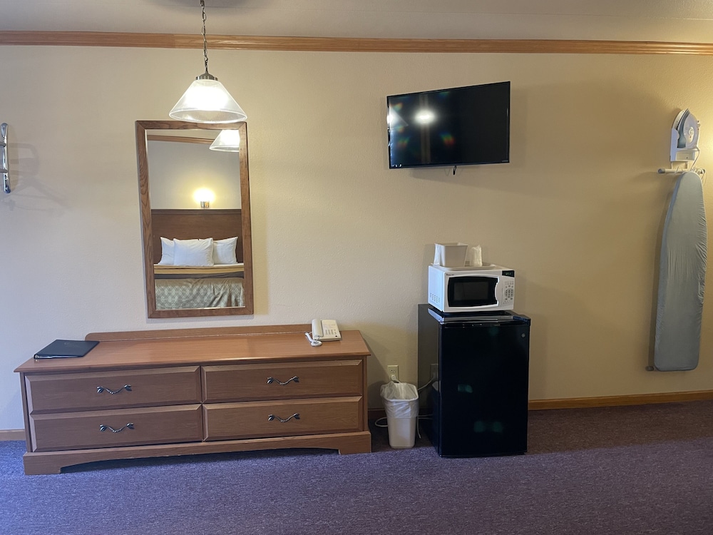 Amber's Inn & Suites - photo 8