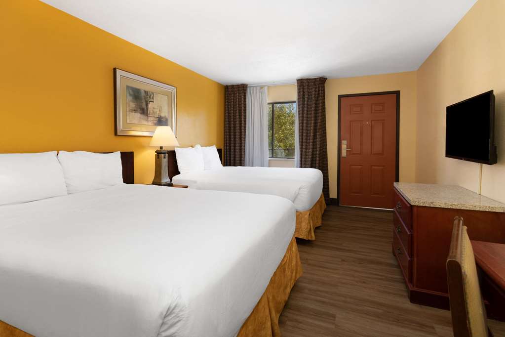 Travelodge by Wyndham Albuquerque East - photo 29