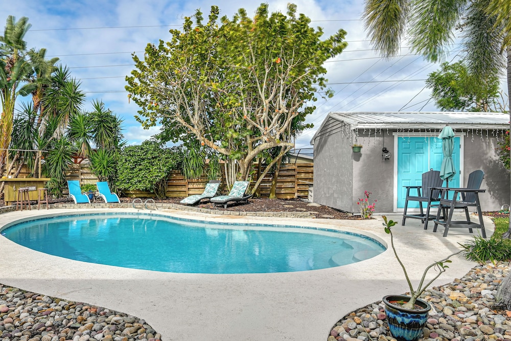 1 2 Mi to River Poolside Escape on Merritt Island — hotel in Merritt Island