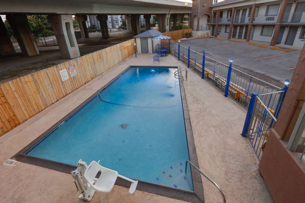 Super 8 by Wyndham San Antonio Pearl District Downtown - photo 5