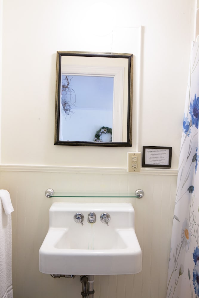 The Chimney Rock Inn & Cottages - photo 101