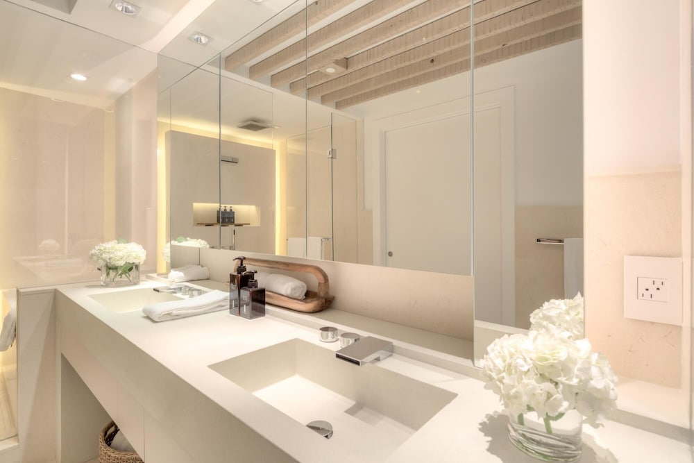 Ultra Luxe Direct Ocean Penthouse at 1 Hotel - photo 17