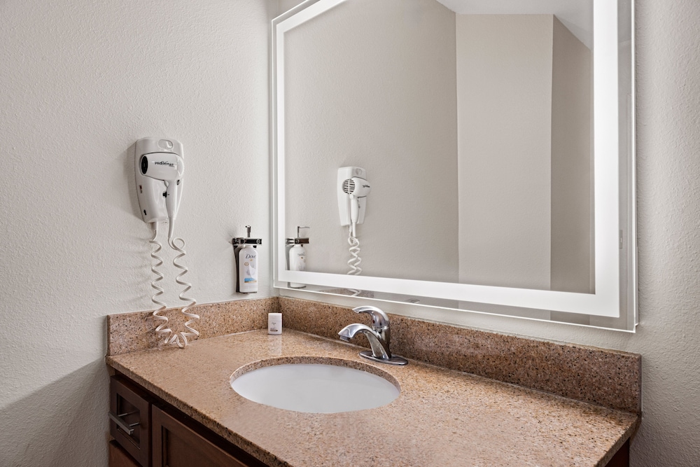 Candlewood Suites Cape Girardeau by IHG - photo 48