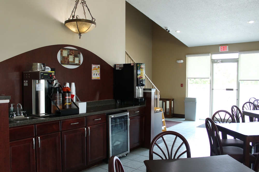 Super 8 by Wyndham Lamar - photo 43