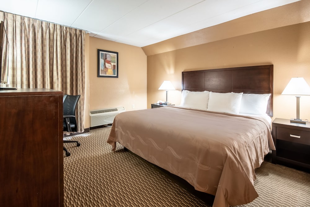 Quality Inn & Suites Cincinnati Uptown Norwood - photo 14