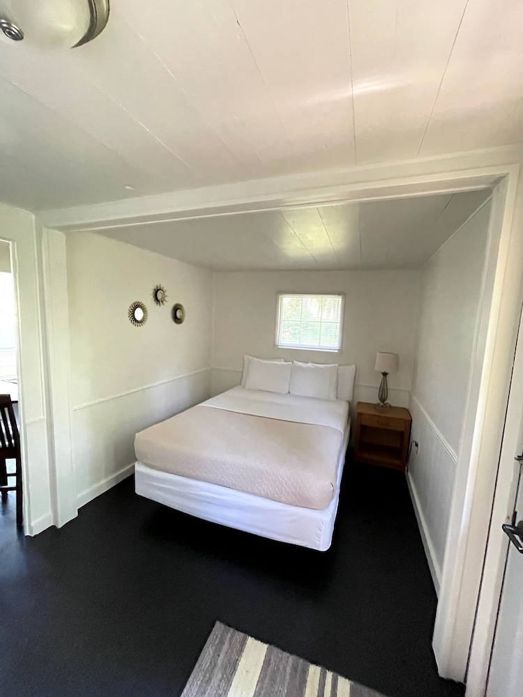 Hanging Horn Lakeside Resort - photo 20