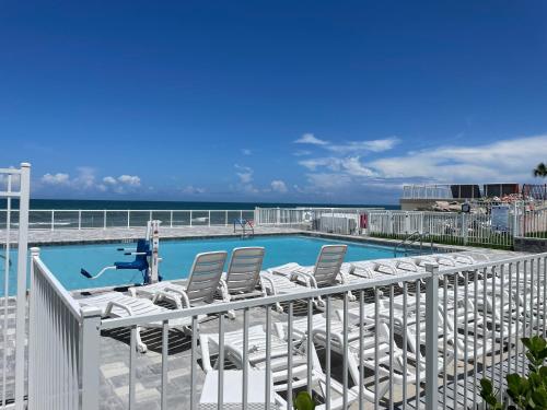 Ocean Views Retreat . Enjoy the Ocean View from your balcony — 4-Star Luxury Hotel in Daytona Beach, United States