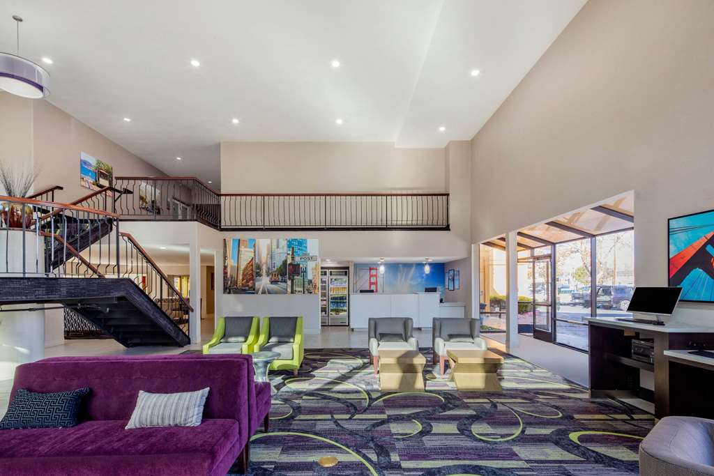 La Quinta Inn & Suites by Wyndham Oakland Hayward - photo 6