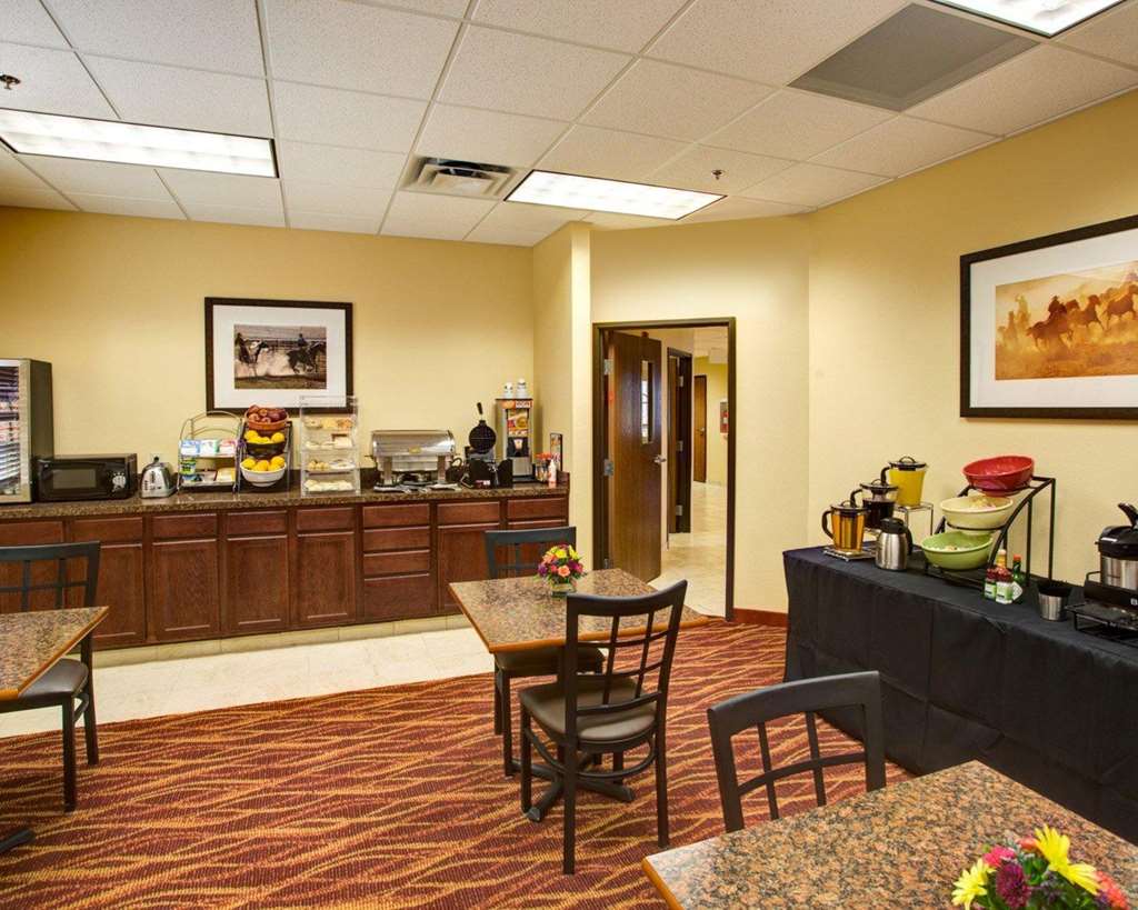 Rodeway Inn & Suites - photo 24