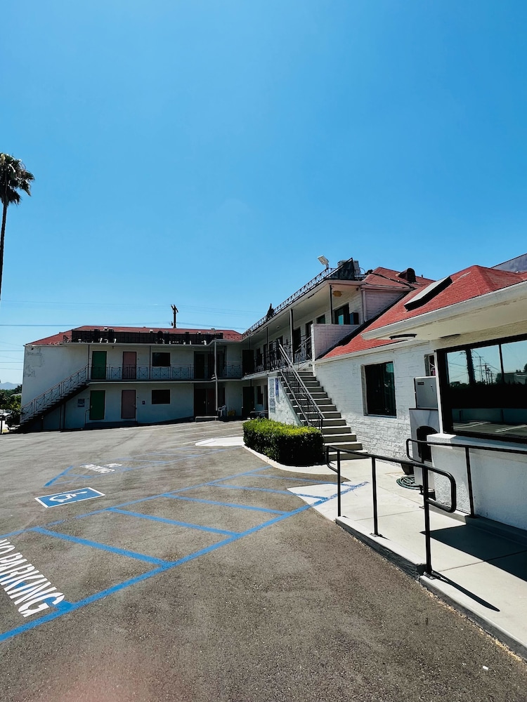 Bell Vista Motel - photo 18