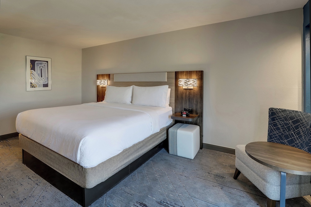 Holiday Inn Express Hotel & Suites Branson 76 Central by IHG - photo 8