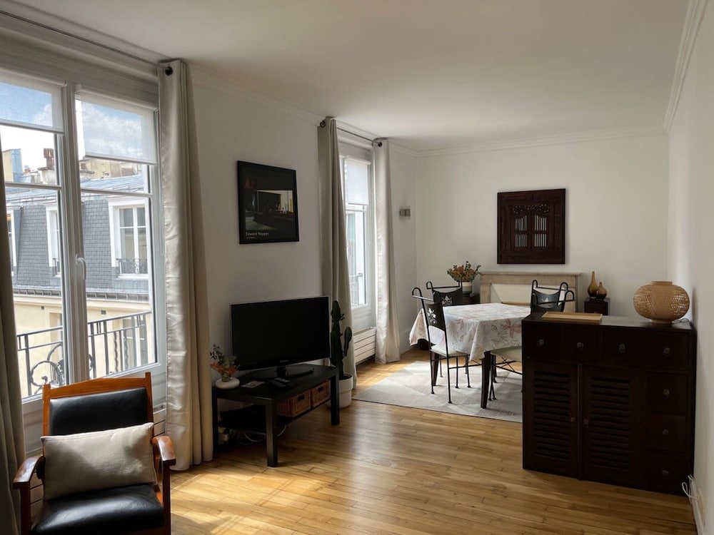 Appartement Saint Antoine Citycosy — 4-Star Luxury Hotel in Paris, France