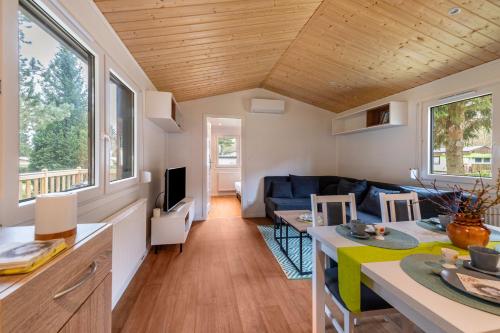 Haus Zander — 4-Star Luxury Hotel in Lohmen, Germany