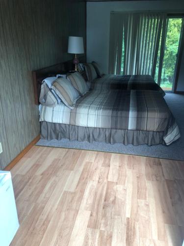 Michael Dee's Motel - photo 25