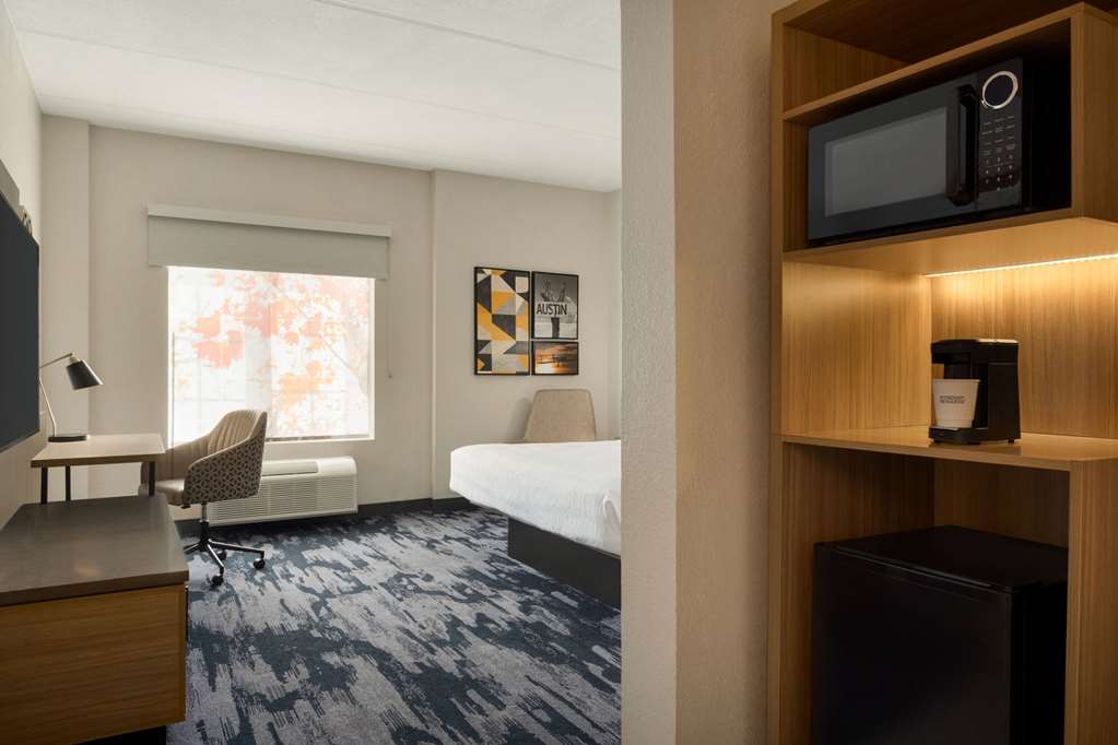 La Quinta Inn & Suites by Wyndham Austin Southwest - photo 25
