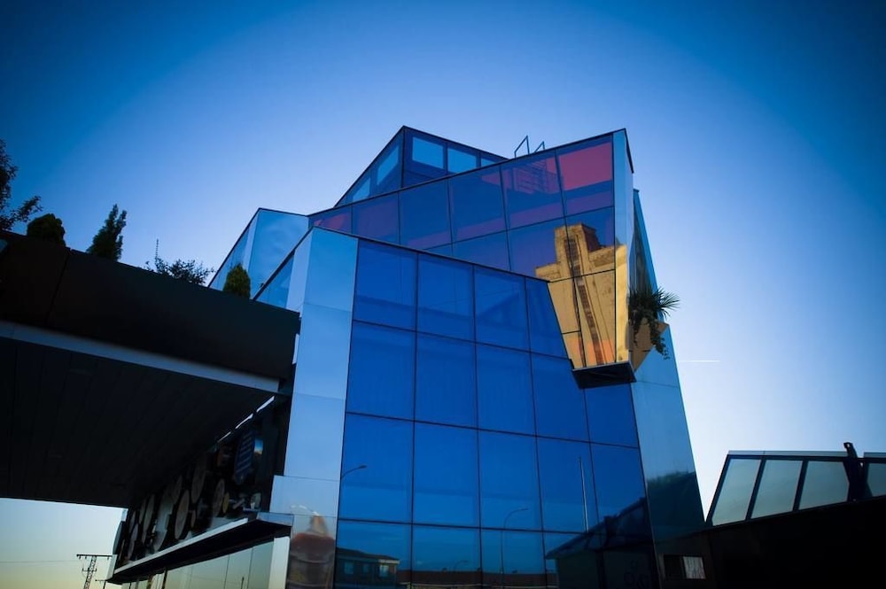 Resotel in Villares De La Reina, Spain