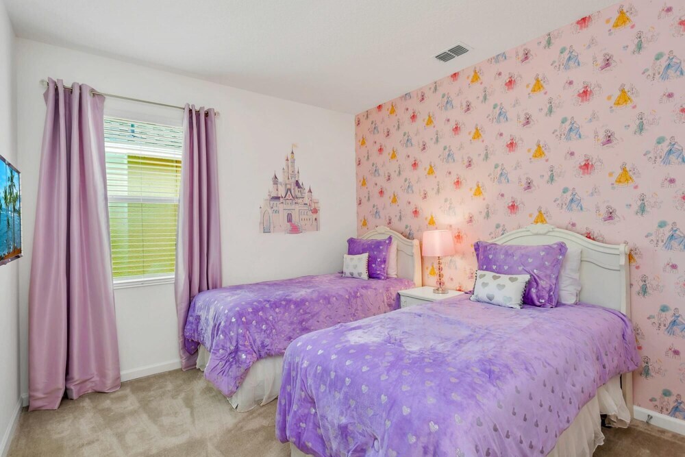 8BR Resort Mansion w Pool Games Room BBQ - photo 2