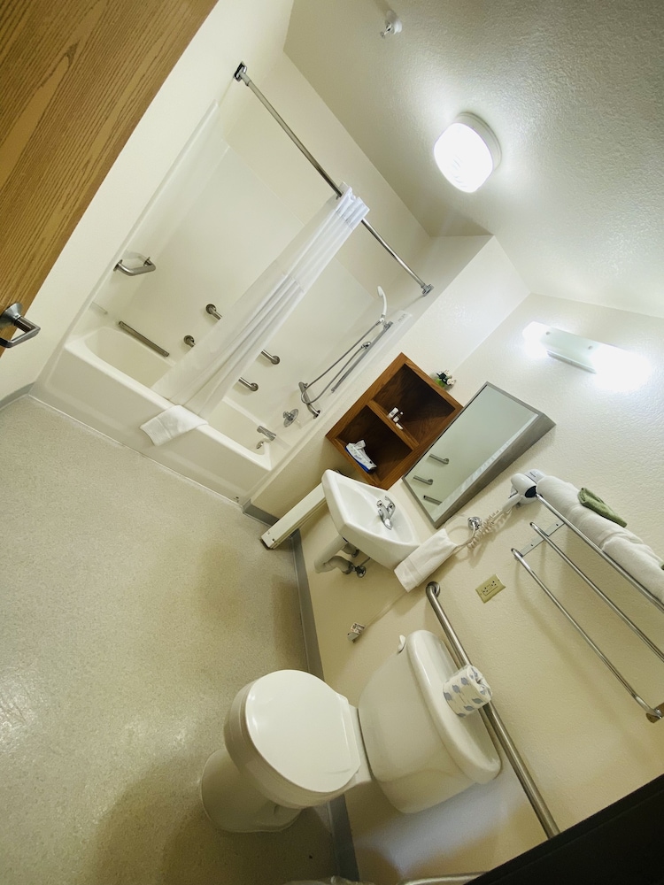 Herington Inn & Suites - photo 19