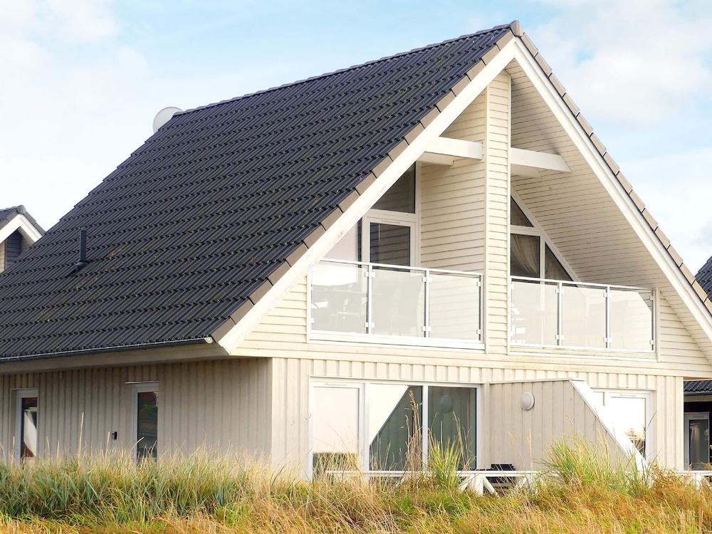 Lush holiday home with sauna — 4-Star Luxury Hotel in Wendtorf, Germany