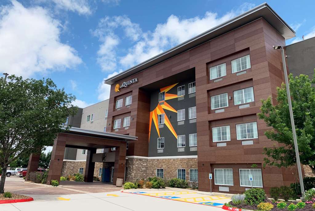 La Quinta Inn and Suites by Wyndham Schertz San Antonio Selma - featured photo