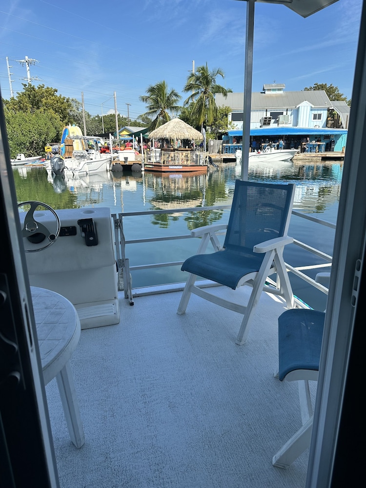 Aqua Lodges at Hurricane Hole Marina - photo 21