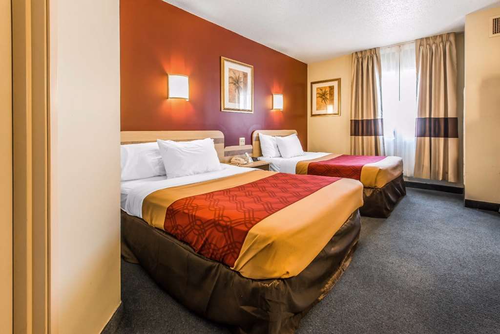 Econo Lodge Johnstown Downtown - photo 5