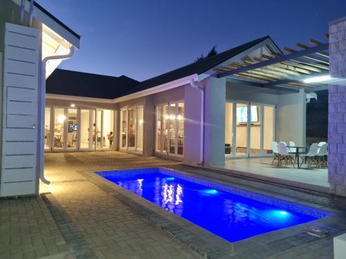 Villa 206 Clarens Golf Estate — 4-Star Luxury Hotel in Clarens, South Africa
