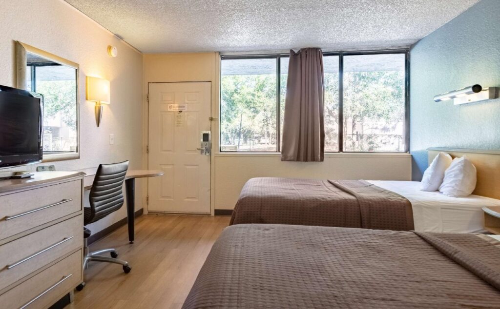 Red Roof Inn Palm Harbor Tarpon Springs - photo 2