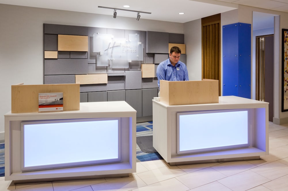 Holiday Inn Express & Suites Des Moines Downtown by IHG - photo 47