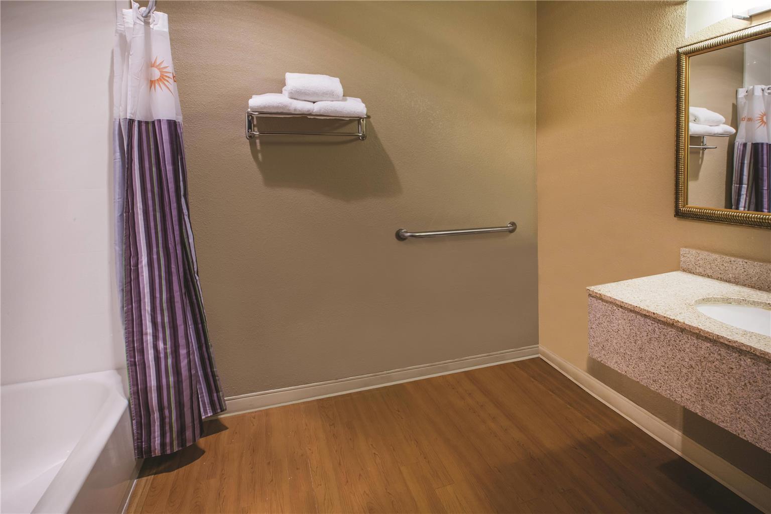 La Quinta Inn by Wyndham Indianapolis North at Pyramids - photo 20