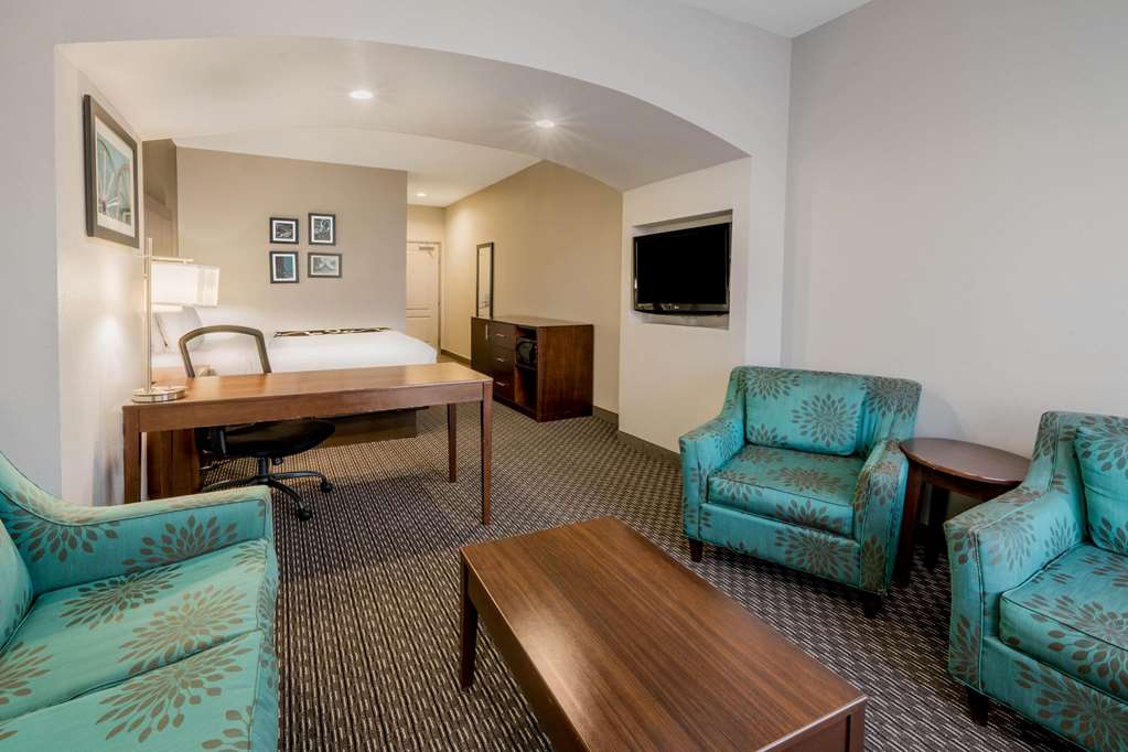 La Quinta Inn & Suites by Wyndham Fort Worth Arlington West - photo 25