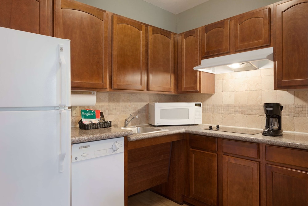 Homewood Suites by Hilton Jacksonville Deerwood Park - photo 11
