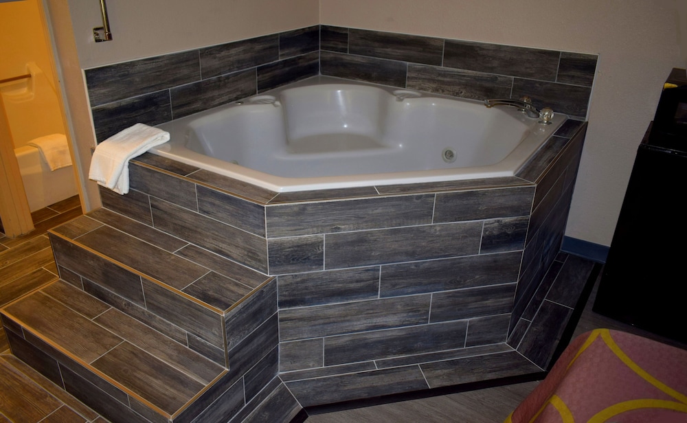Super 8 by Wyndham Fort Chiswell Wytheville Area - photo 42
