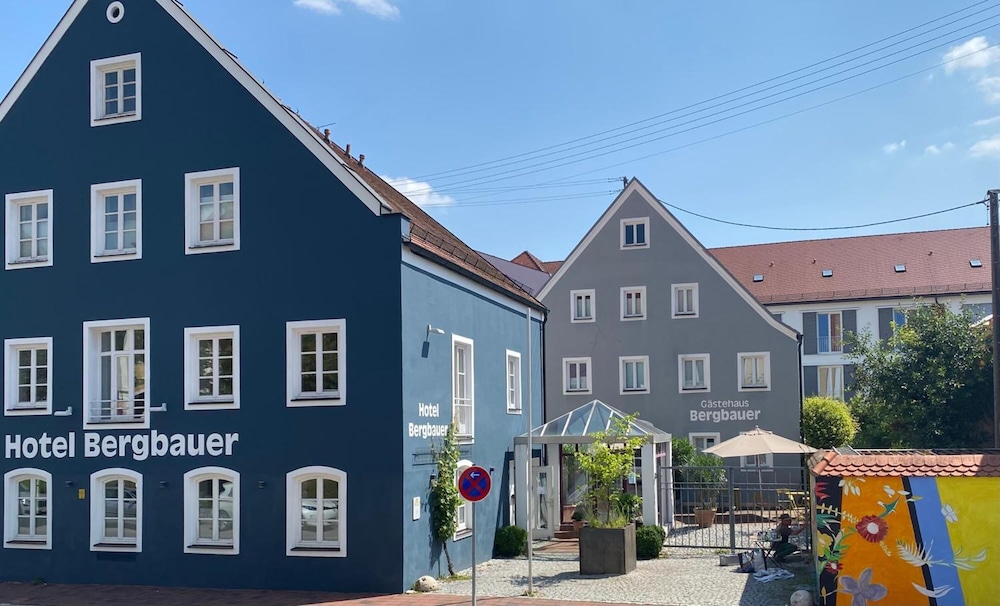 Hotel Bergbauer mit Late Self Check IN — hotel in Neuburg An Der Donau