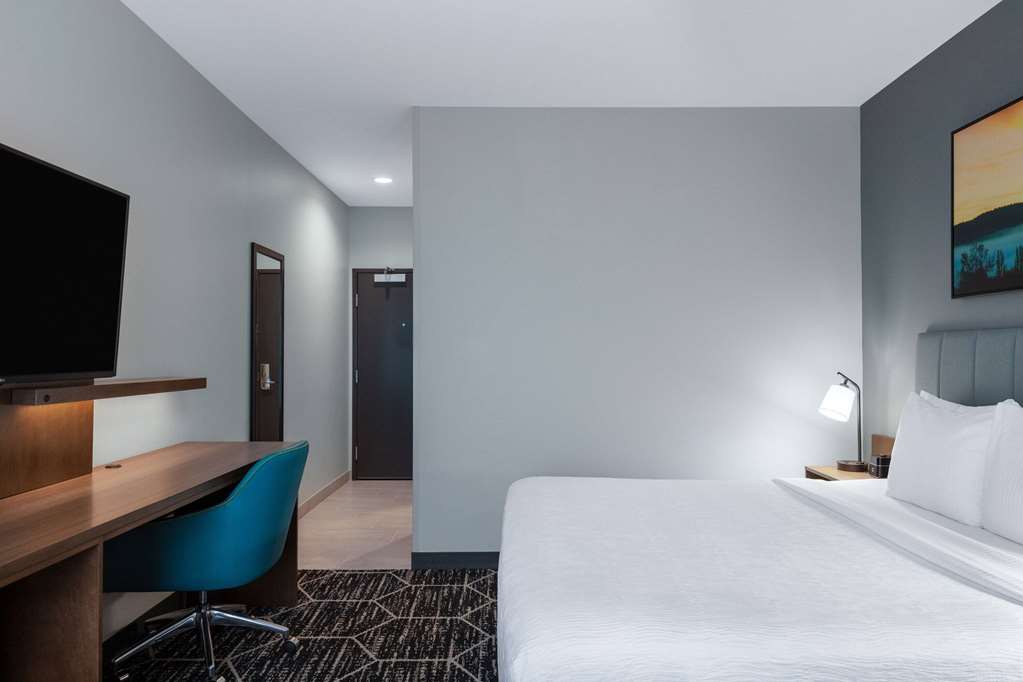 La Quinta Inn & Suites by Wyndham Centralia - photo 33
