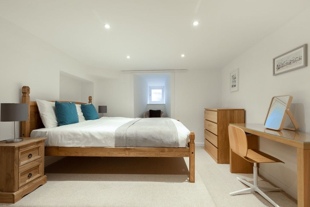 Oasis Apartment — 4-Star Luxury Hotel in Falmouth, United Kingdom