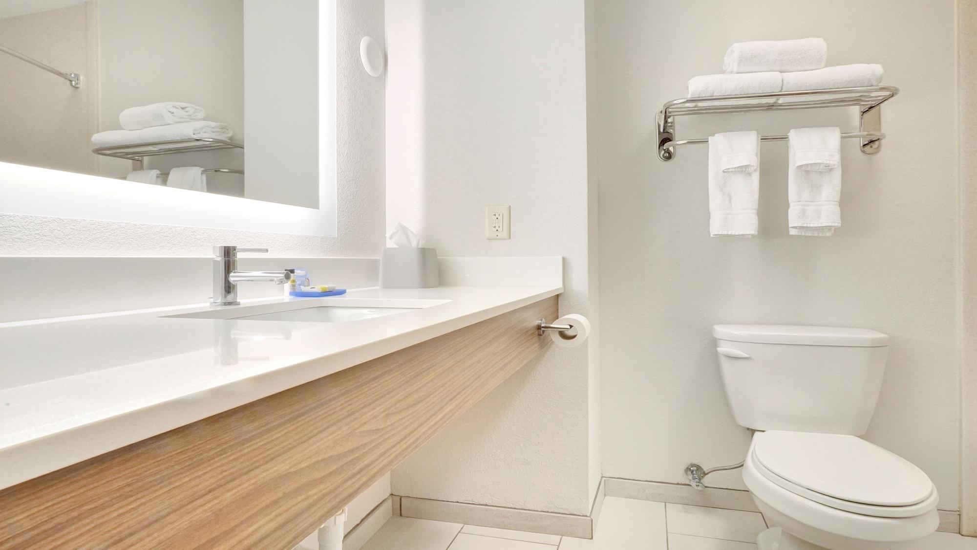 Holiday Inn Express & Suites Portland by IHG - photo 24