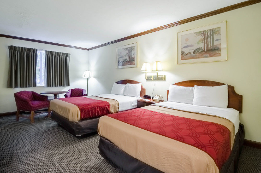 Econo Lodge Colonial - photo 27