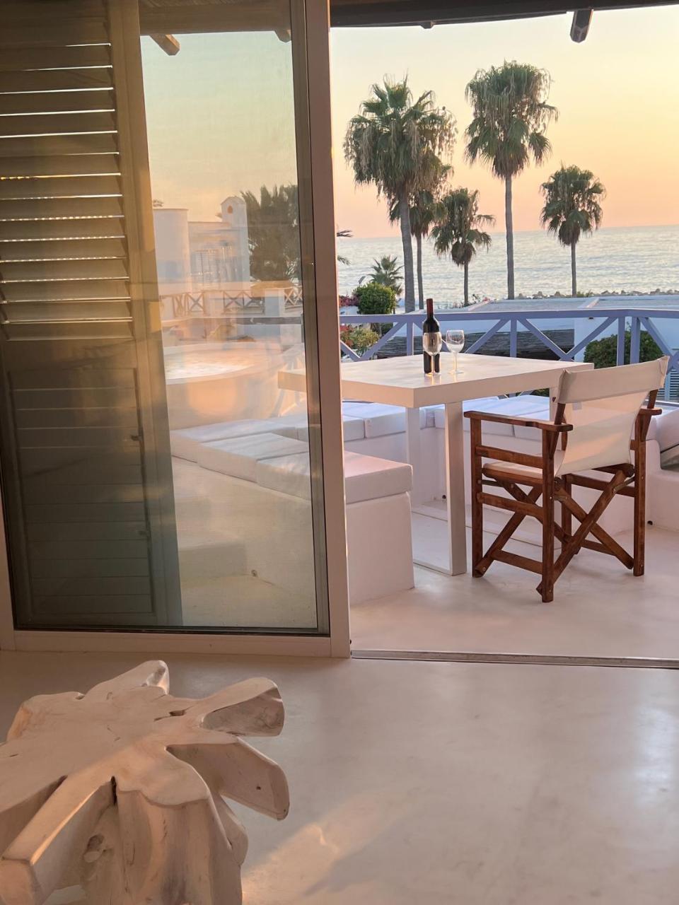 Sunset Deluxe Villa and Studios
