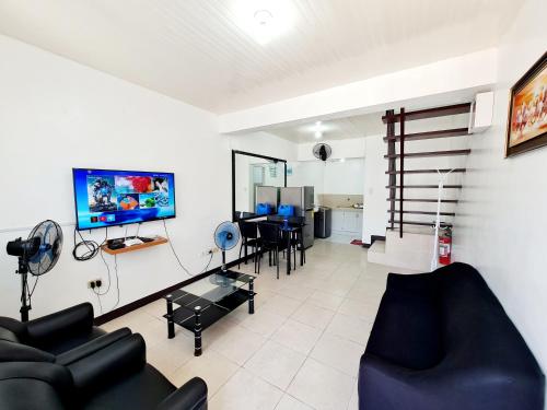 Calapan Transient House L12 — 4-Star Luxury Hotel in Calapan, Philippines