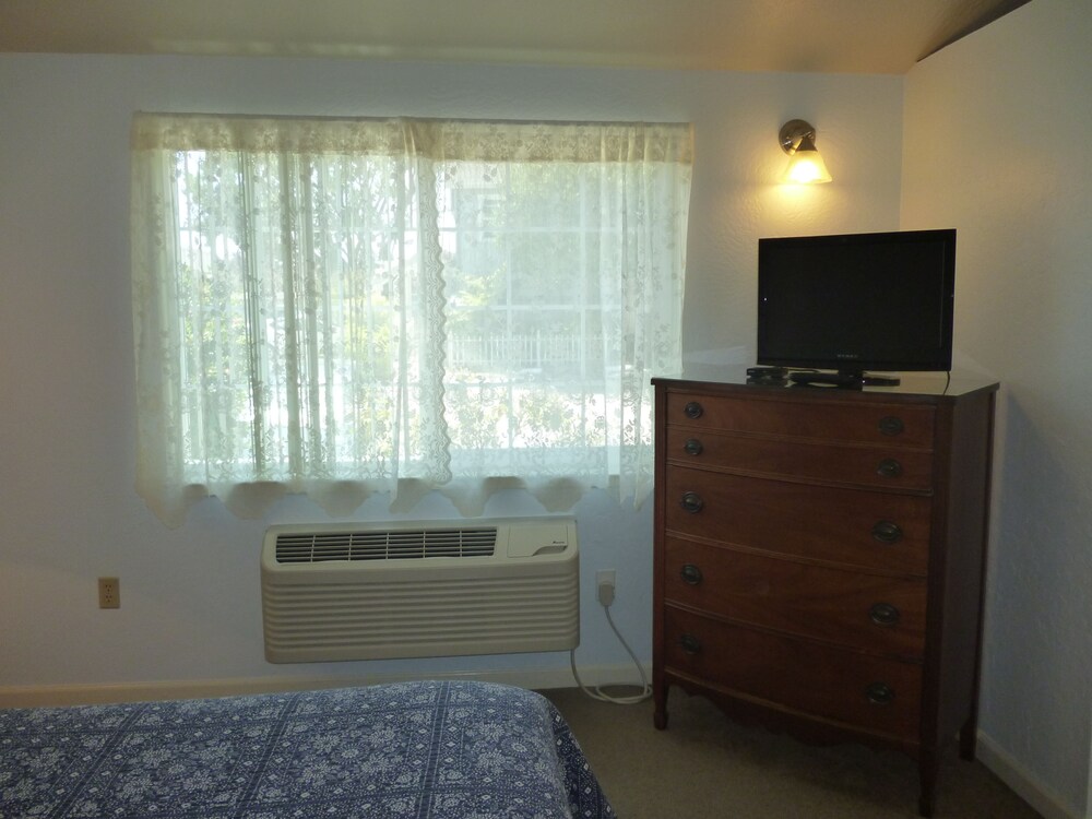 Harbor Inn - photo 12